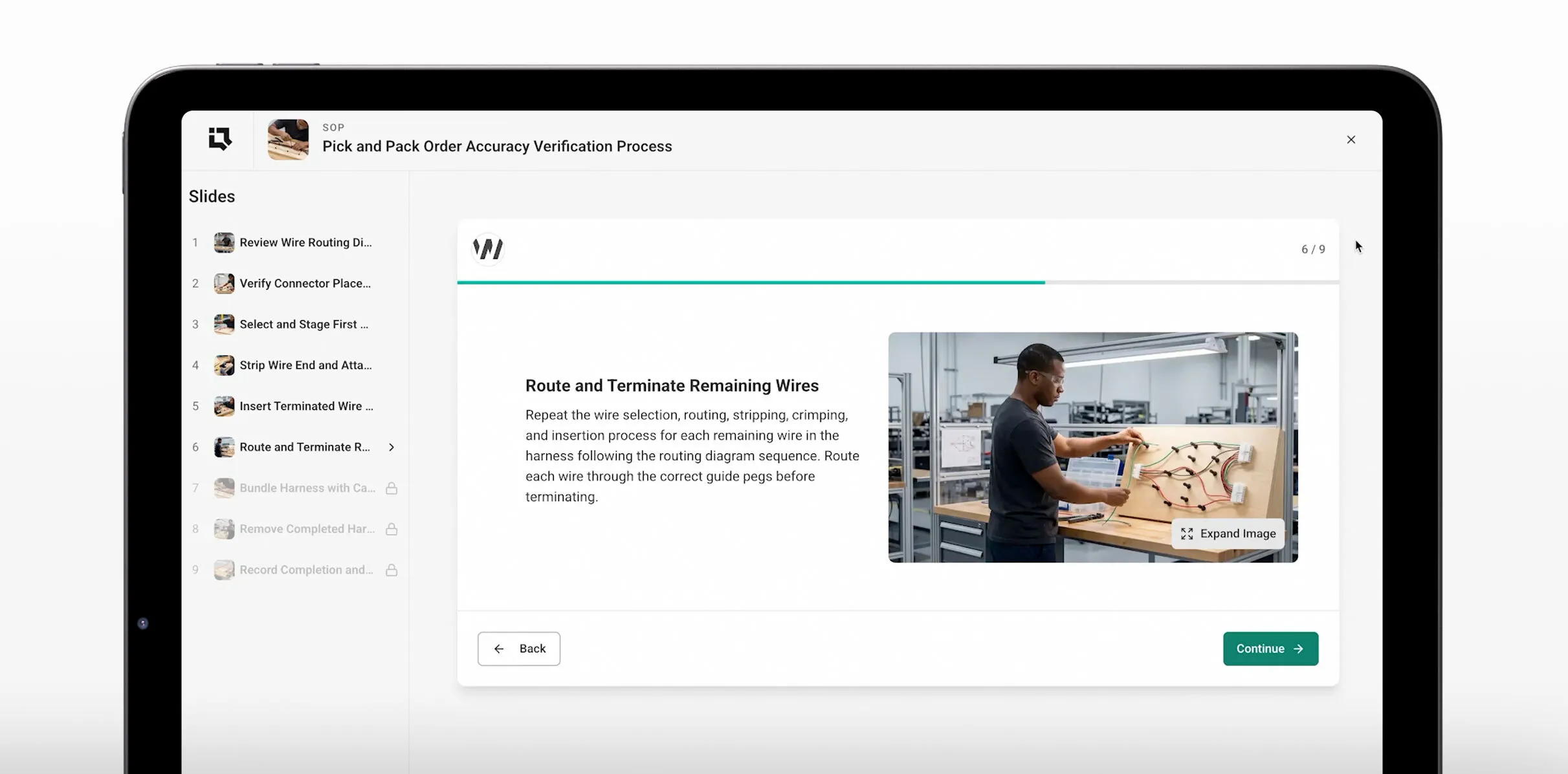 Industiq training interface showing step-by-step guided procedures with progress tracking